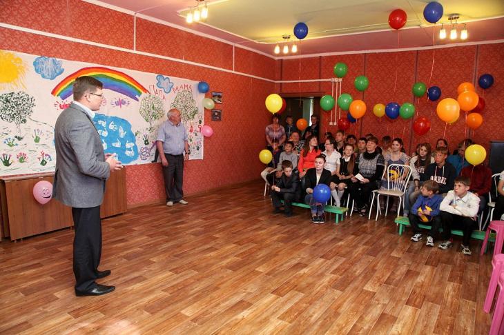 Altai-Koks has congratulated young Zarinsk children on Children's Day