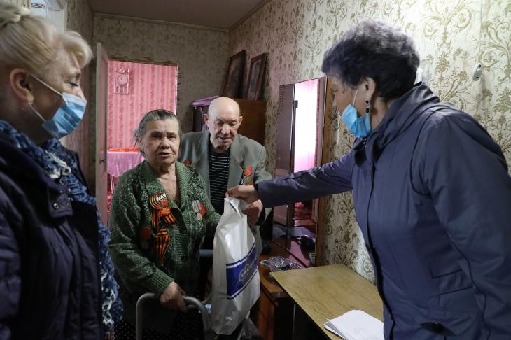Алтай-Кокс поздравил ветеранов и тружеников тыла с 75-летием Победы